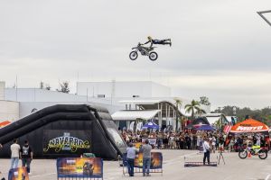 La propuesta incluyó exhibiciones, stands comerciales y shows en vivo cargados de adrenalina.